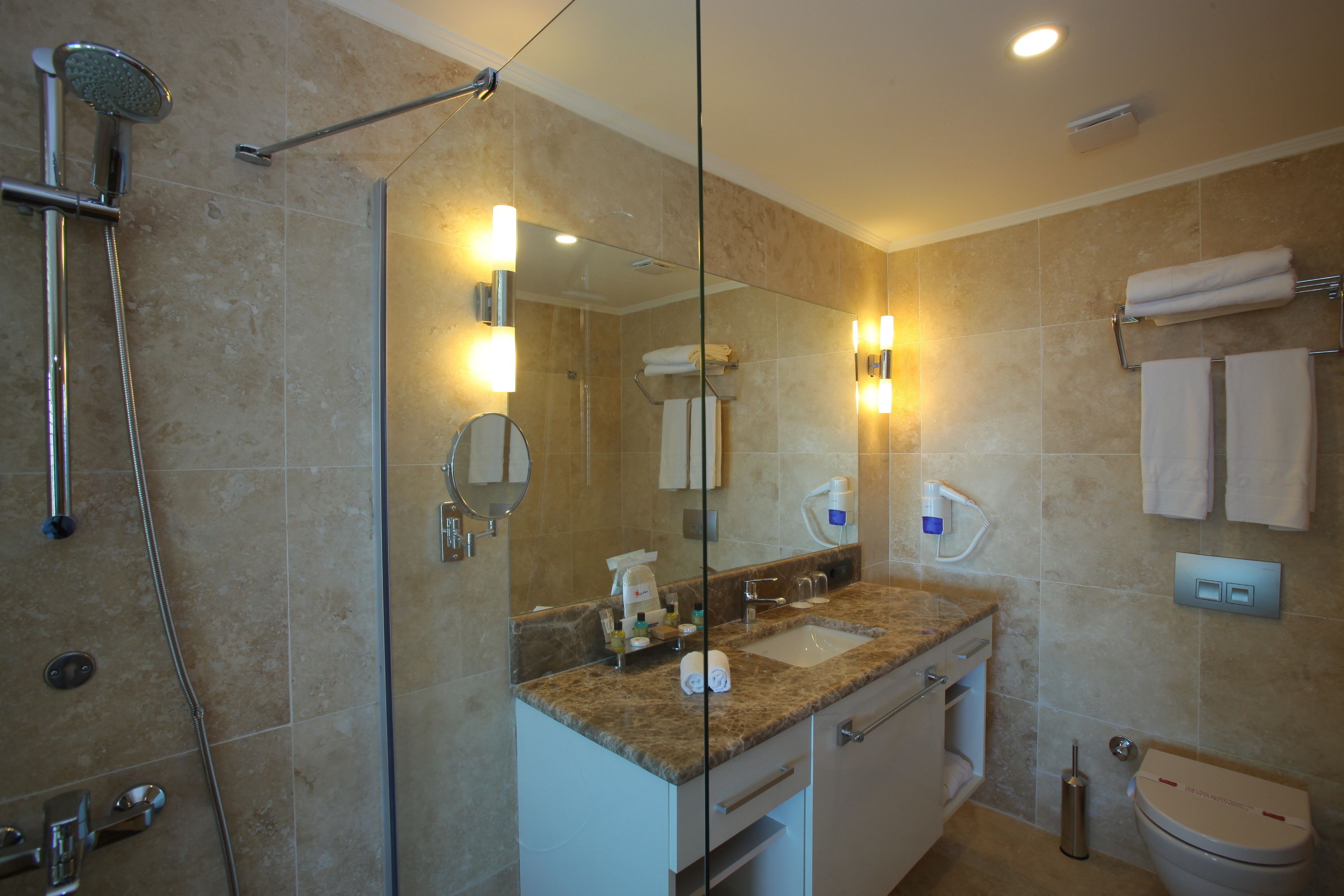 shower, free toiletries, hair dryer, towels