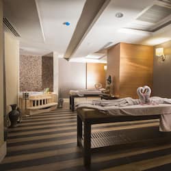 Sauna, hot tub, steam room, Turkish bath/hammam, body treatments