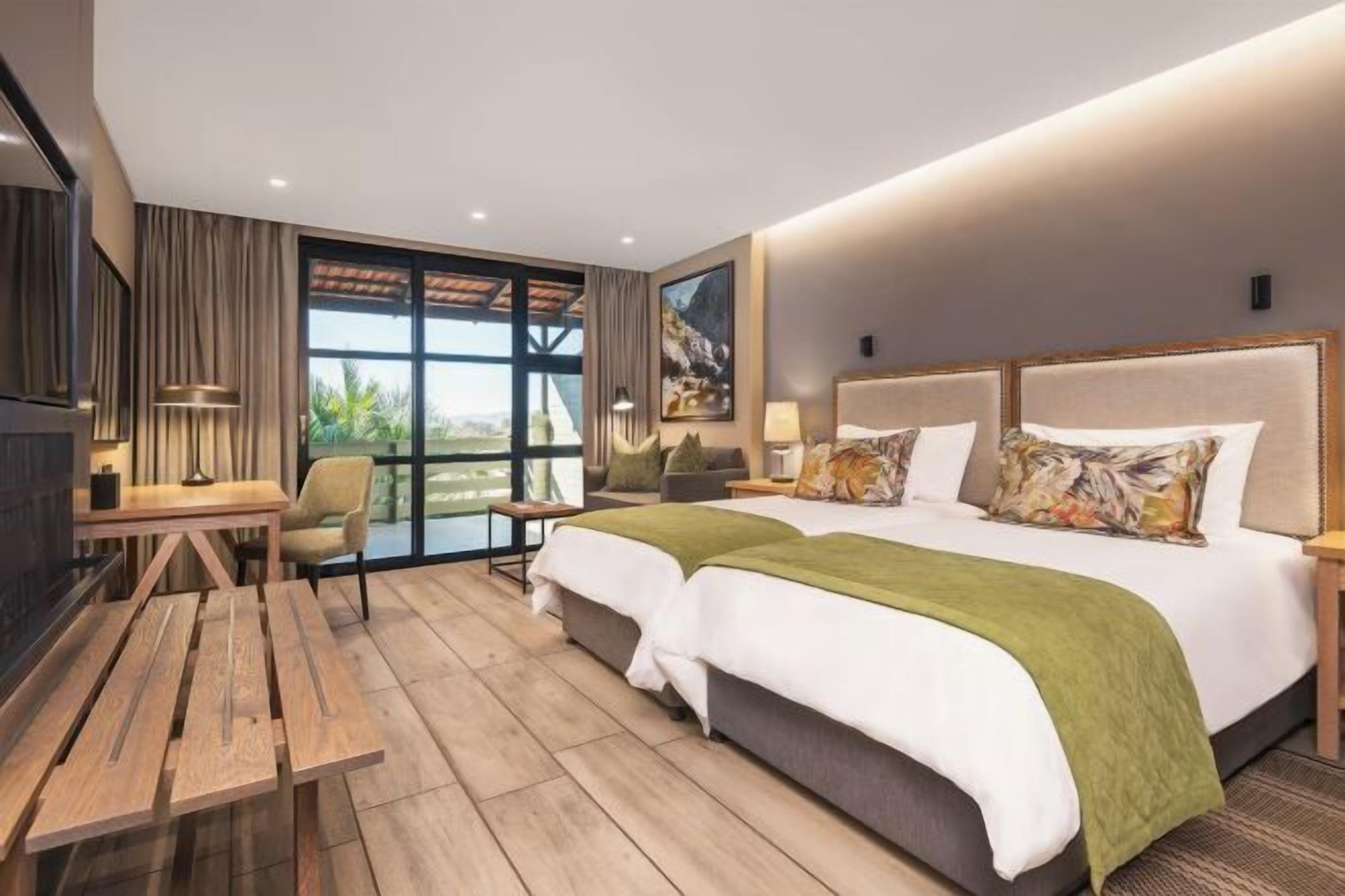 Minibar, safe på rommet, skrivebord og wi-fi (inkludert)