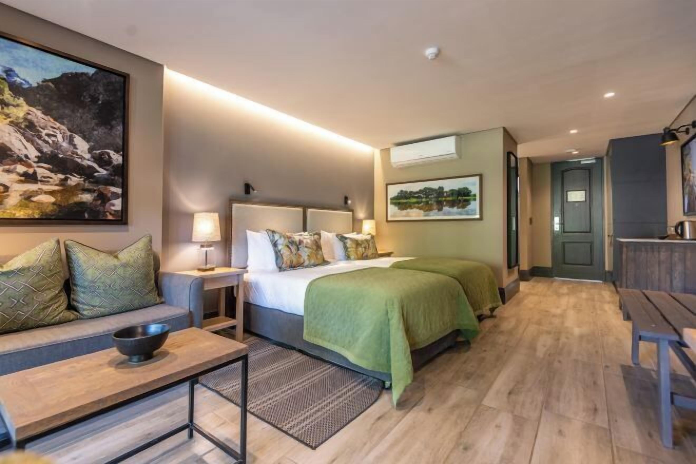 Minibar, in-room safe, desk, free WiFi