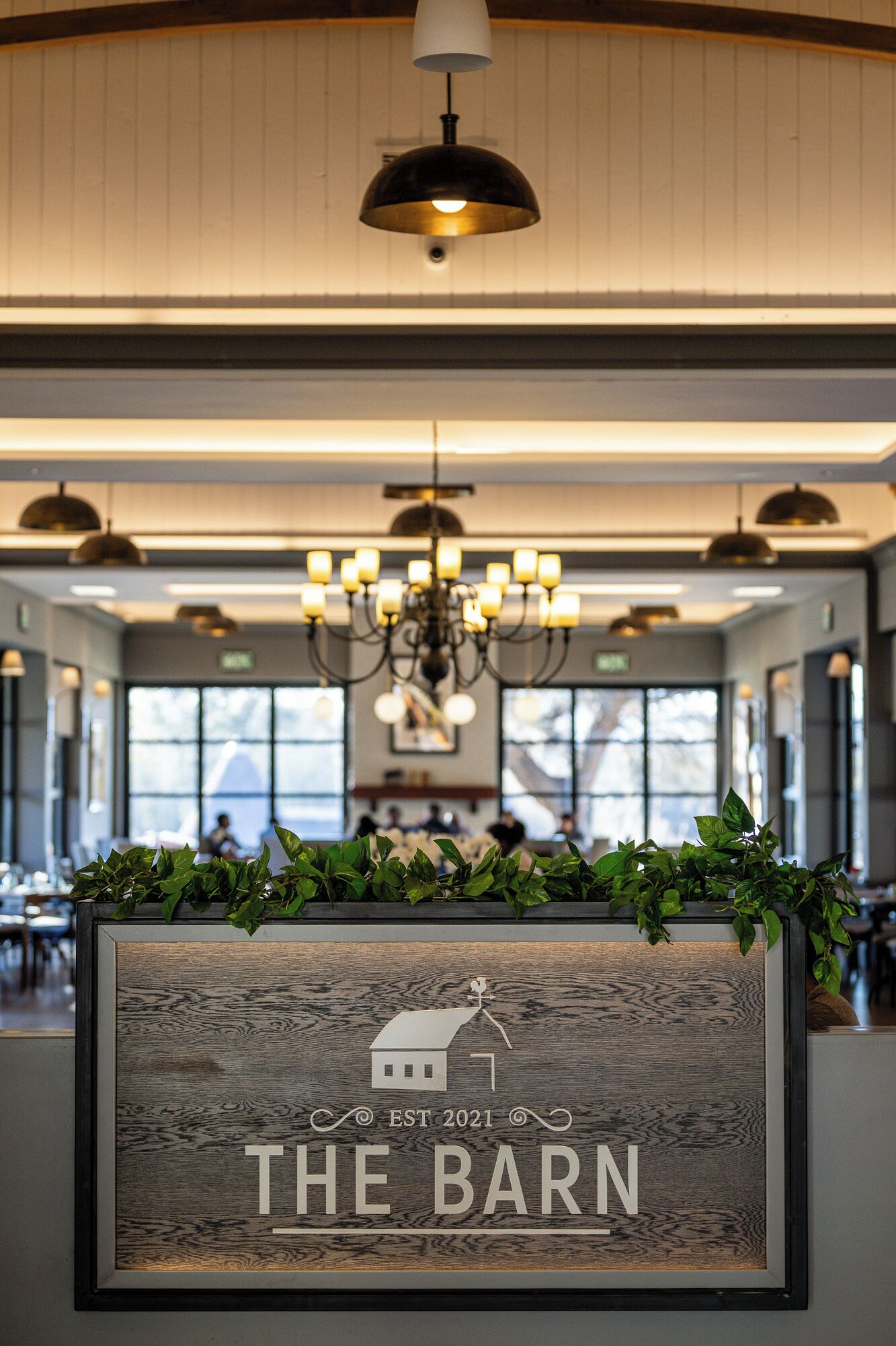 供应早餐、午餐和晚餐，室外就餐