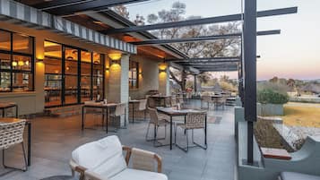 Breakfast, lunch, dinner served; alfresco dining