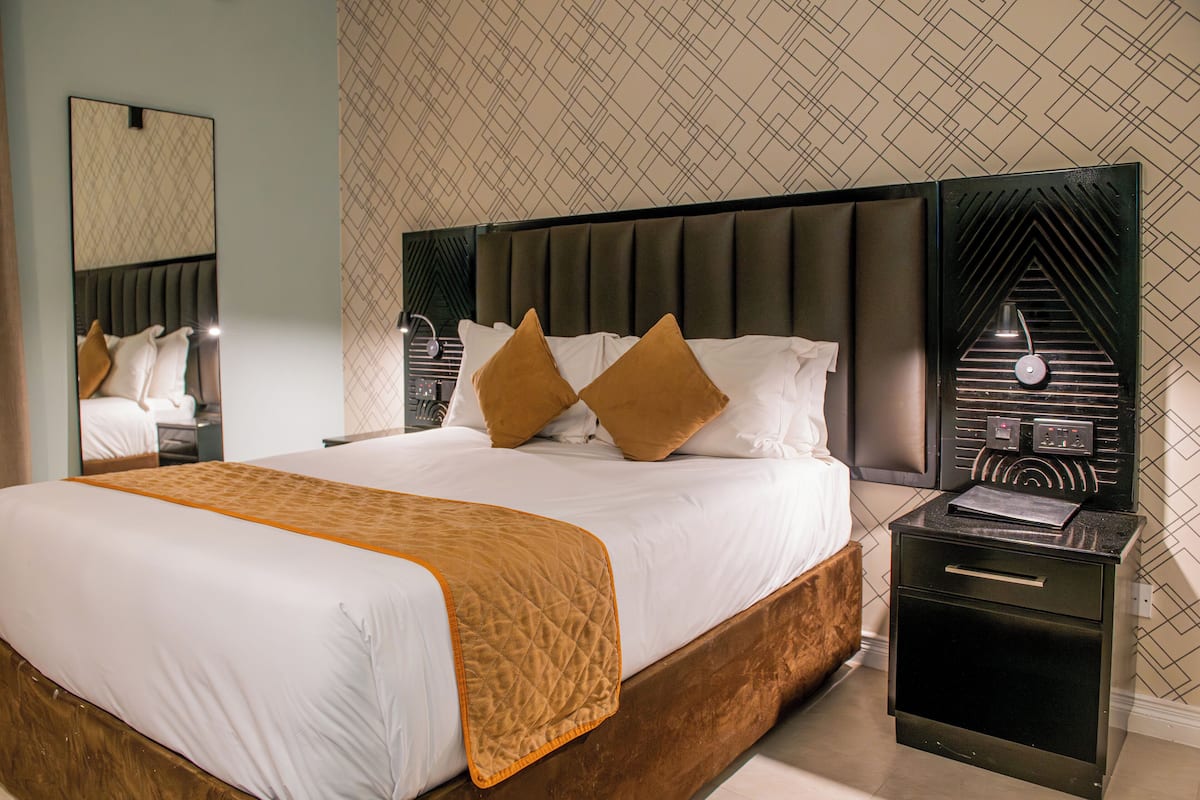 Standard Double Room | Minibar, in-room safe, individually decorated, individually furnished