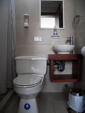 Bathroom - Quito Garden Hotel (Quito)