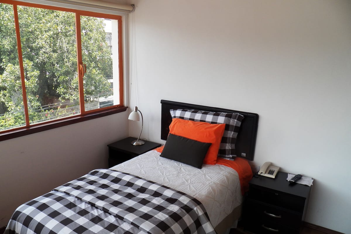 Single Room | Desk, free cots/infant beds, free WiFi