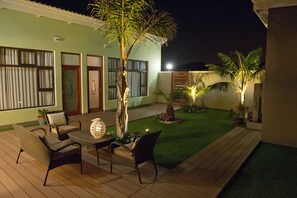 Courtyard view - Namib Guesthouse (Swakopmund)