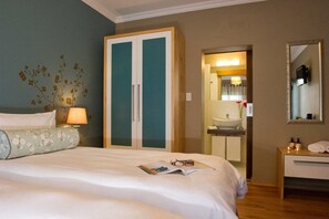 Standard Room | In-room safe, desk, soundproofing, free WiFi - Namib Guesthouse (Swakopmund)