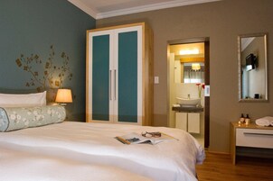 Standard Room | In-room safe, desk, soundproofing, free WiFi