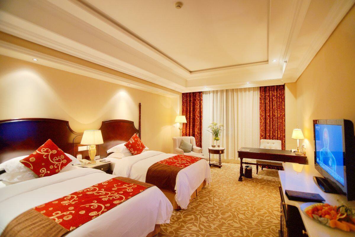Family Room | Minibar, in-room safe, desk, blackout drapes