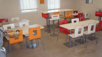 Daily continental breakfast (EUR 6.5 per person)