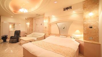 Premium bedding, down duvets, minibar, individually decorated