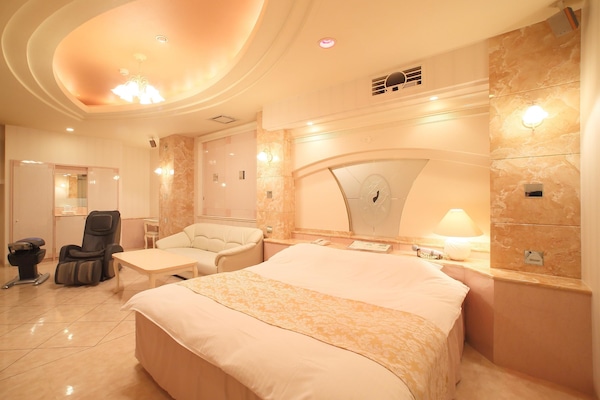 Ropa de cama de alta calidad, cubrecamas y minibar