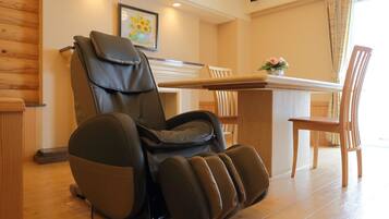 薄型テレビ、テレビゲーム機、DVD プレーヤー、最新映画