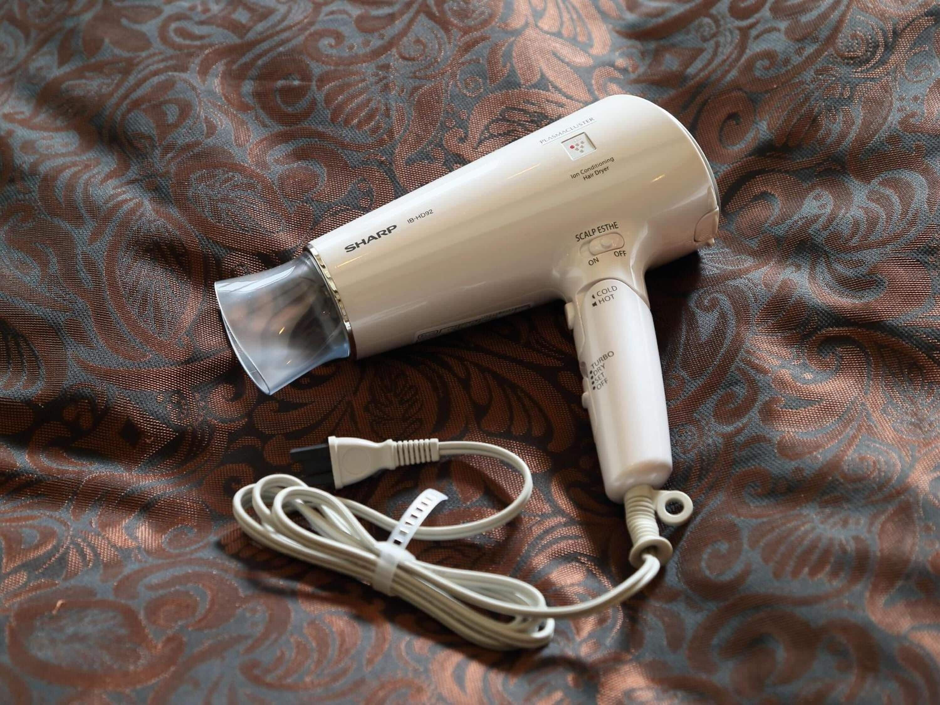 separate bathtub and shower, jetted bath, free toiletries, hair dryer