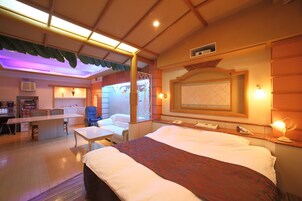 Premium bedding, down comforters, minibar, individually decorated