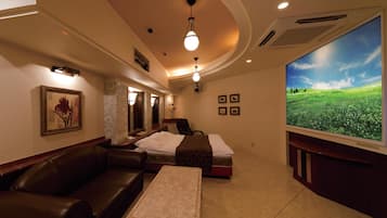 Premium bedding, down comforters, minibar, individually decorated