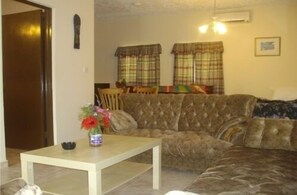 Suíte família, 1 quarto, acessível, vista para o jardim | Área de estar