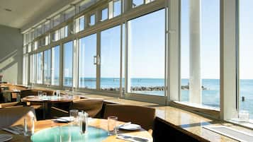 Lunch and dinner served, sea views 