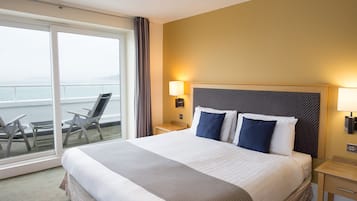 Hypo-allergenic bedding, desk, iron/ironing board, free WiFi