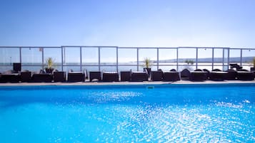 Piscine couverte, piscine extérieure (ouverte en saison)