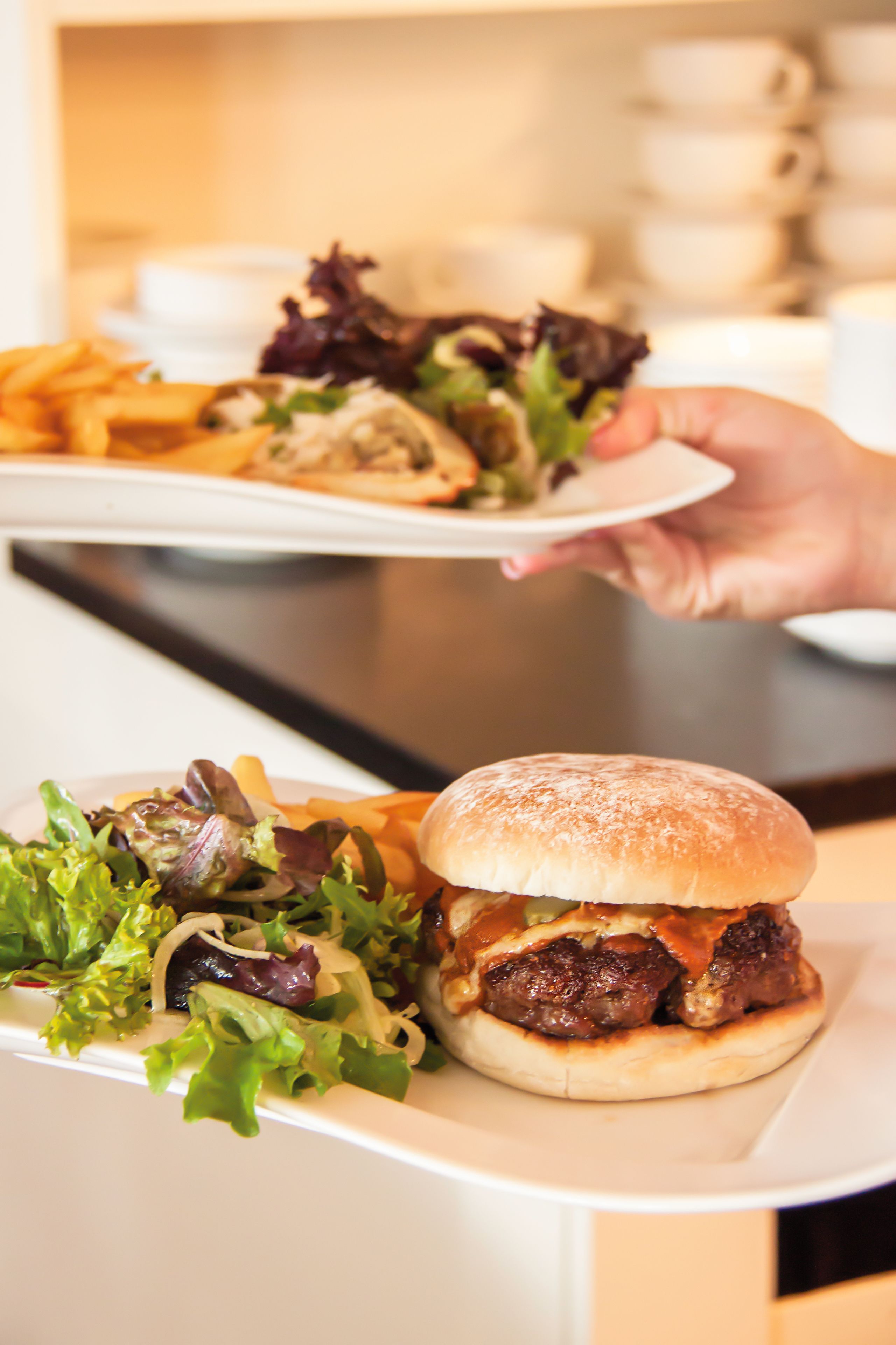 供应晚餐，海景