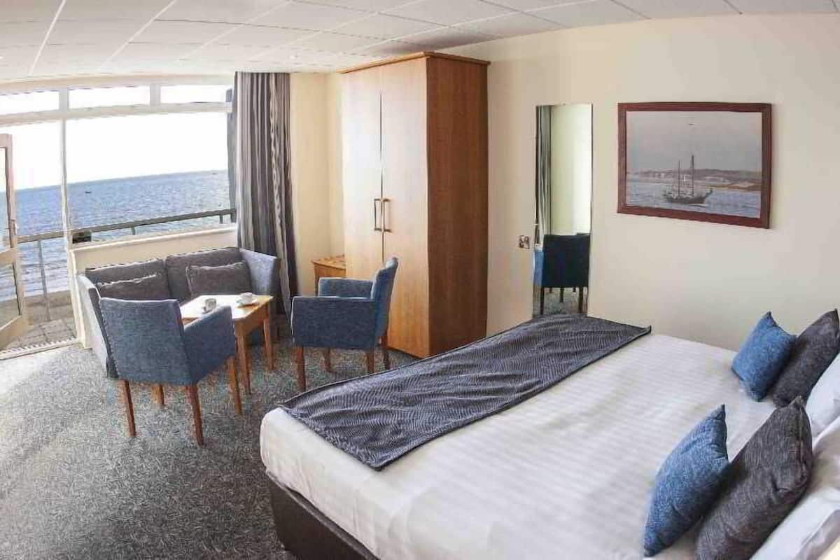 Desk, WiFi (free), bed sheets