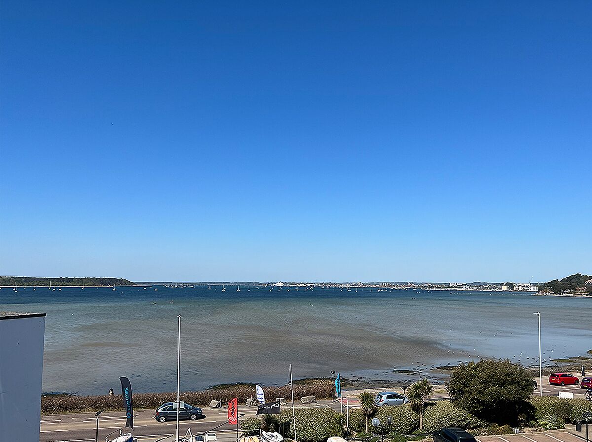 Photo - Sandbanks Hotel