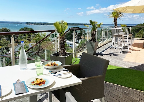 Harbour Heights Hotel