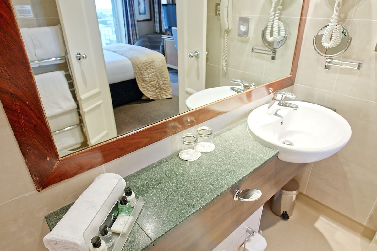 desk, iron/ironing board, cots/infant beds, free wifi