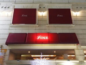 Façade de l’hébergement  – soirée/nuit