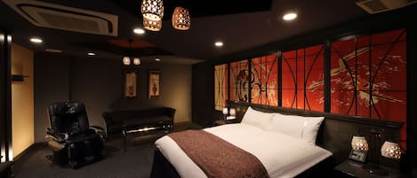 Edredons de pluma, frigobar, individualmente decorados