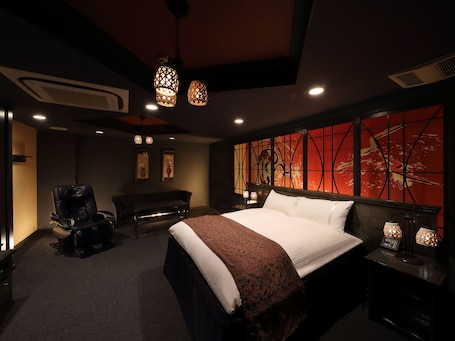 Down comforters, minibar, individually decorated, individually furnished. Fine Garden Suzuka