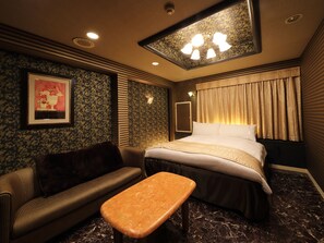 Couette en duvet d'oie, minibar, décoration personnalisée