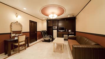 Minibar, individually decorated, individually furnished, desk
