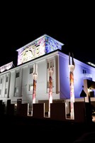 住宿正面 - 傍晚/夜晚