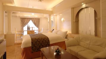 XStandard Room, 1 King Bed(1 King Bed for 3 Guests,Couples Hotel) | Premium bedding, minibar, individually decorated, individually furnished