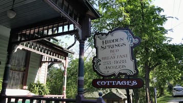 A sign for Hidden Springs Bed & Breakfast with contact number 253-8688 Jacuzzis.
