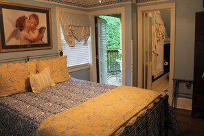 Mökki (Northlawn Carriage House) | Pillowtop-patjalliset sängyt, yksilöllisesti sisustettu