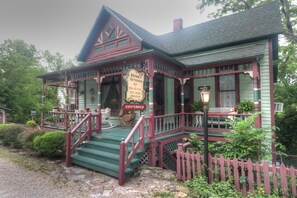 Front of property - Hidden Springs Bed & Breakfast (Eureka Springs)