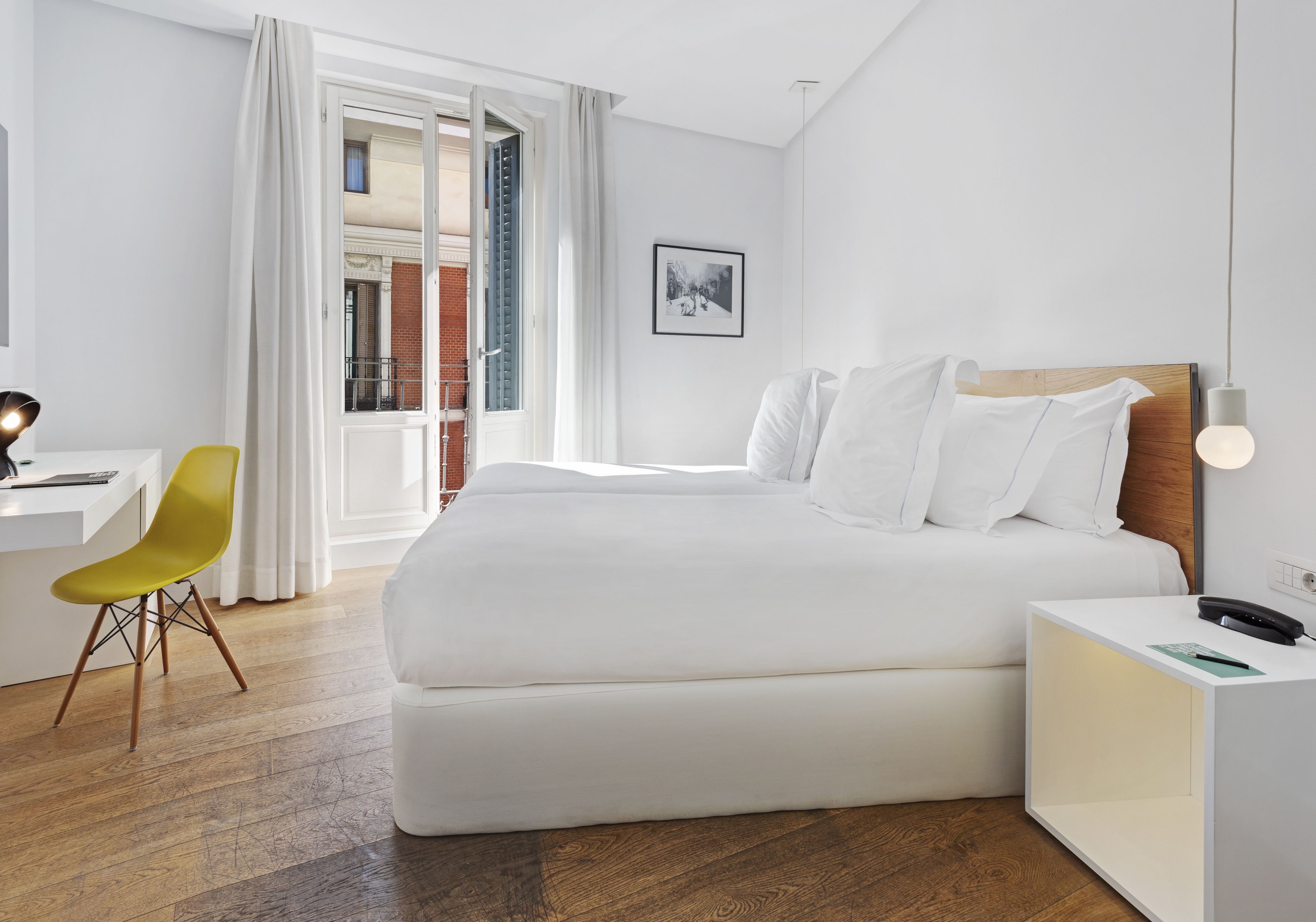 standard room, balcony | premium bedding, down duvets, minibar, in-room safe