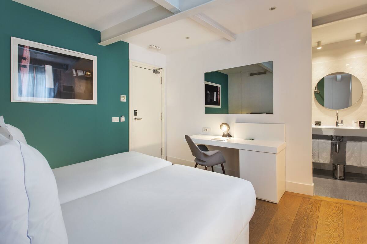 Standard Room | Premium bedding, down comforters, minibar, in-room safe