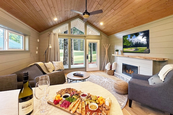 Deluxe Cabin | Living area | LCD TV