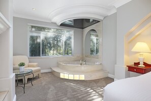 Private spa tub - Crown Isle Resort and Golf Community (Courtenay)