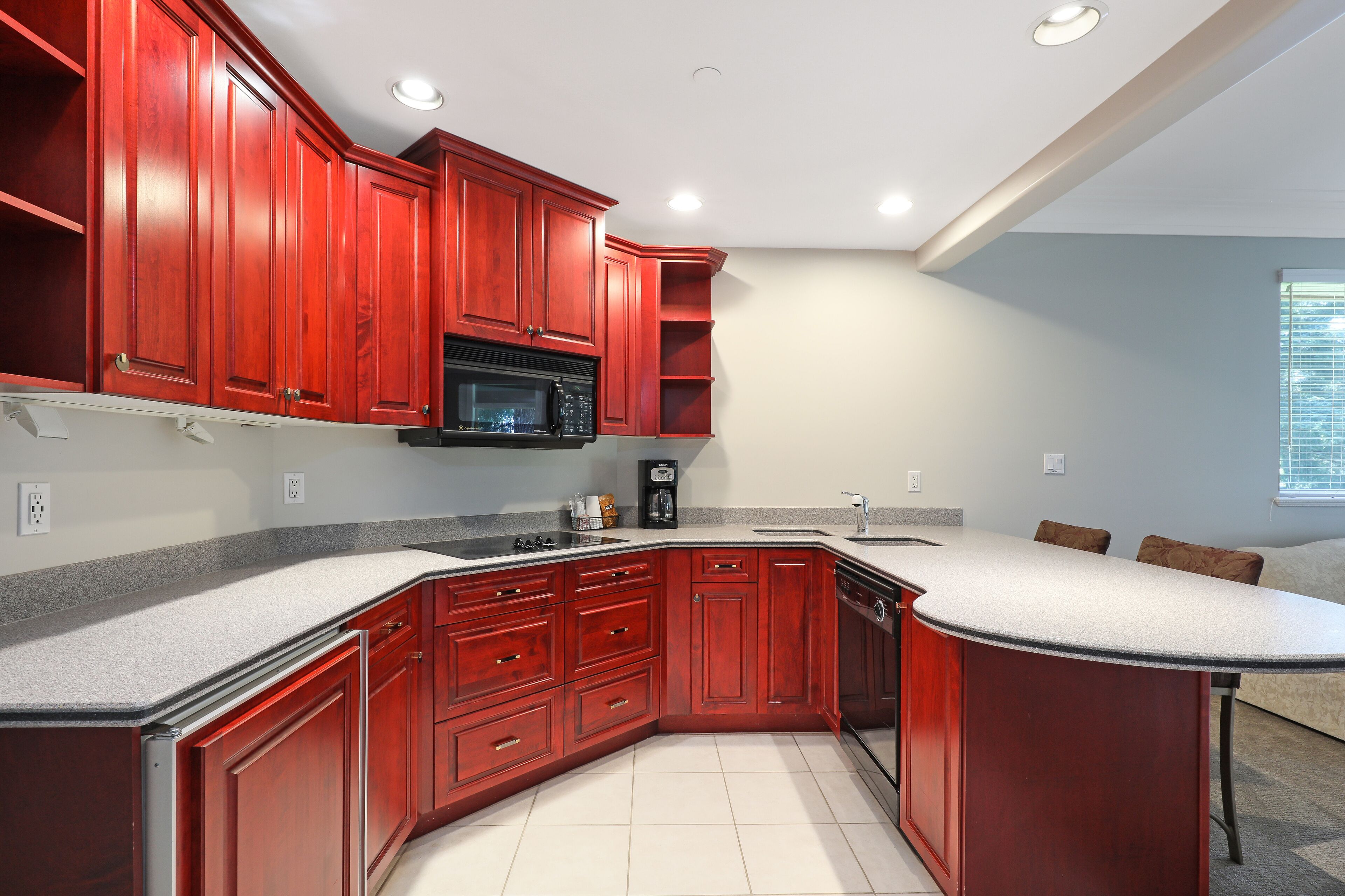 suite, 1 bedroom, jetted tub | private kitchenette | coffee/tea maker, electric kettle, cookware/dishes/utensils