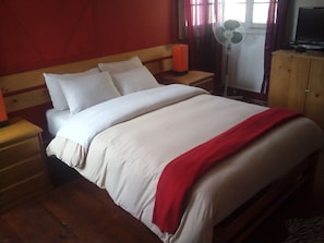 Quarto casal | Wi-Fi de cortesia, roupa de cama