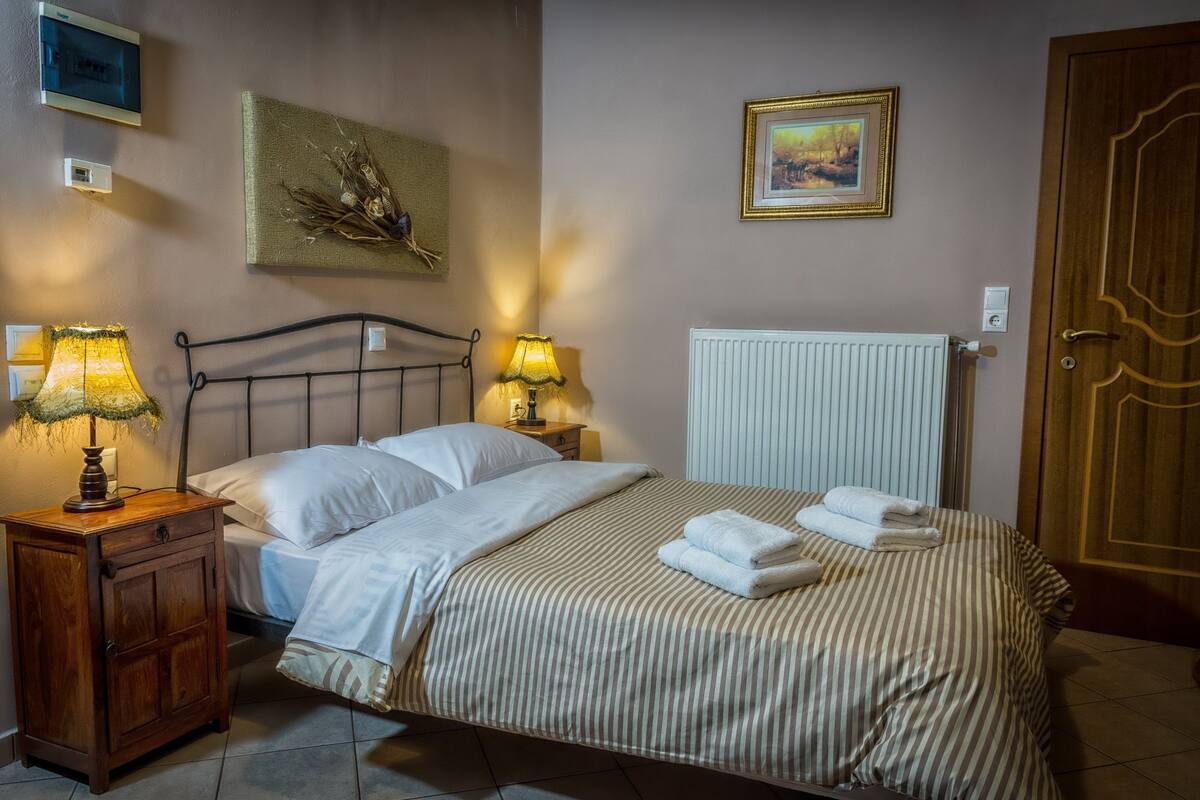 Economy Room