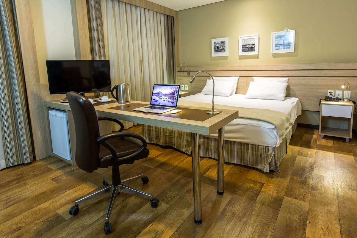 Premium Casal - 1 Cama King | Minibar, in-room safe, desk, blackout curtains