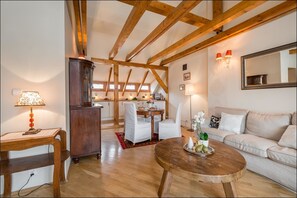 Appartamento, 1 camera da letto (at 9 Podwale Street) | Con stile personalizzato, con arredamento individuale, una scrivania