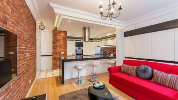 Apartment (Swietojanska(15 Swietojanska Street)) | Private kitchen | Full-size fridge, oven, stovetop, electric kettle