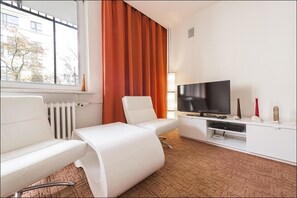 Individually decorated, individually furnished, desk, soundproofing - P&O Apartments Old Town (Warsaw)